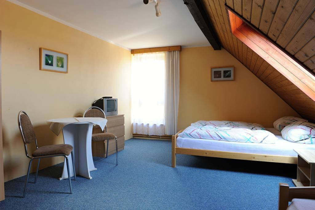 Penzion Alpina Liberec Kamer foto
